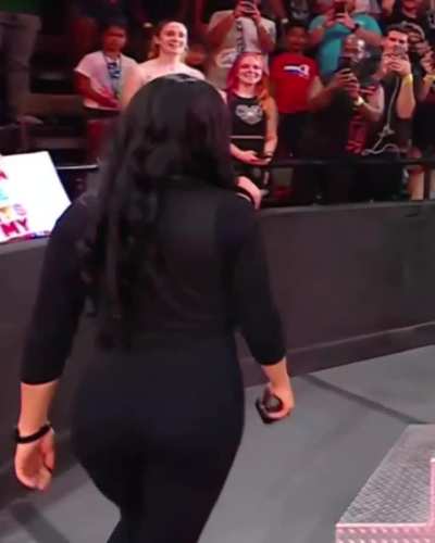 Stephanie Vaquer blessing us again 🖤