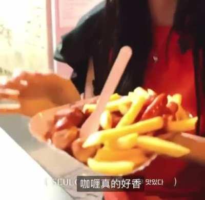 Seulgi eating 