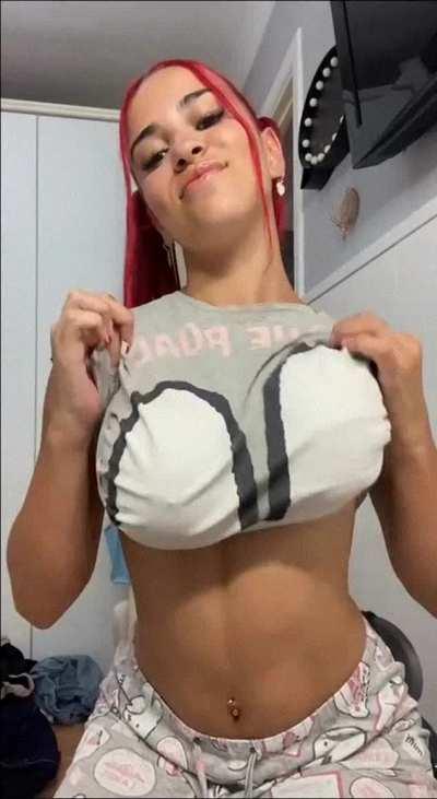 you wont believe how many people got cozy in my cleavage