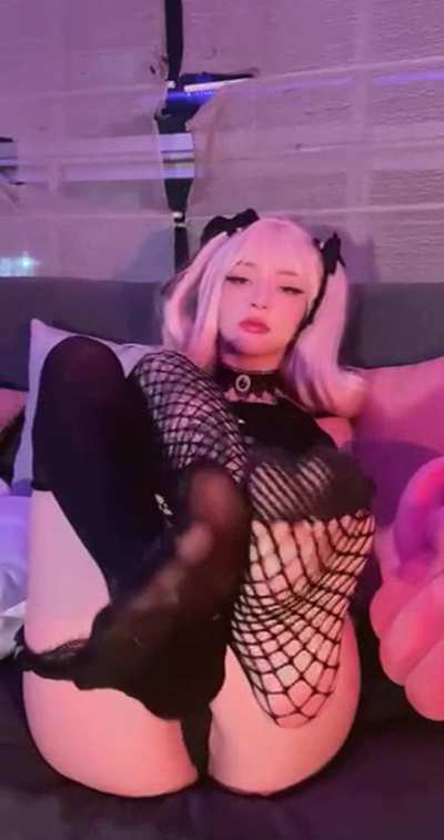 say YES if you imagined my feets on your shoulders