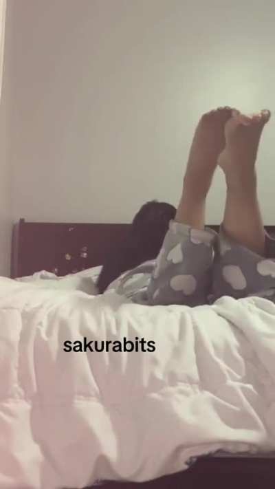 Terrible personality, decent feet of ig: virtualanamoly