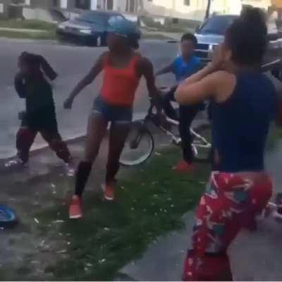 Hood Rat argument gets physical around kids