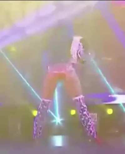 Sasha Banks shaking her ass