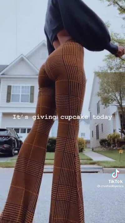 Slim cupcake booty