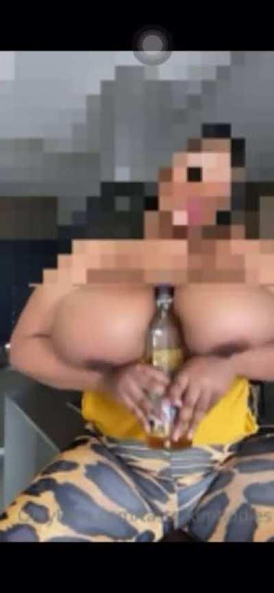 She blurs her face out after everybody seen it already. Damn ass!!