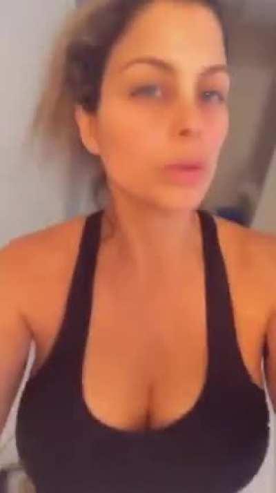 Gloria Velez workout bounce