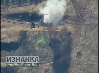 RU pov: Lancet drone destroys M777 howitzer with crew nearby. Location near Serebryanka, Donetsk region.