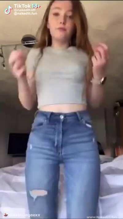 Nice girl 🤤 💃LittleGee