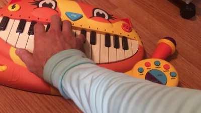 Runaway on my daughters Meow Keyboard