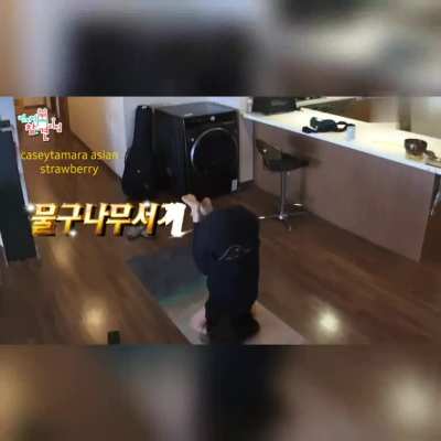 La más puta o golfa del kpop le gusta enseñar y parar el culo y enseña los pies la muy puta barata y golfa zorra 🔥🔥🔥😜😜😜😜 hasta pára hacerle un rico anal 💗💗💗