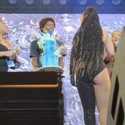 Chloe getting her birthday cake