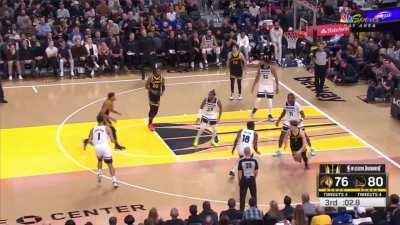 [Highlight] Warriors Rookie Brandin Podziemski hits the crazy Backboard Buzzer Beater 3 to end the 3rd Q making him the 3rd Warrior to Score at least 20 points this season