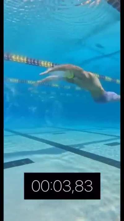 Incredible, I don’t have any idea how the camera managed to move that quickly underwater