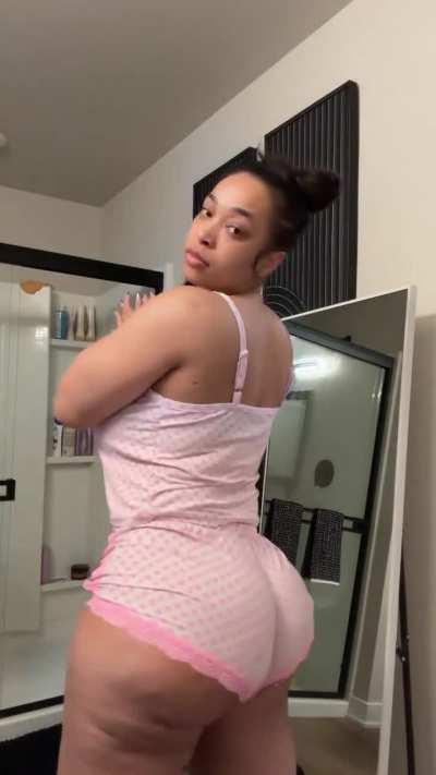 Since yall know everything.. is this all natural or a BBL? 😌