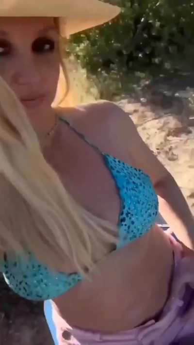 Britney riding 🐎 might be my faveney