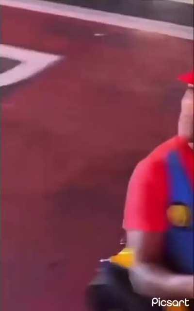 Blud thinks he in Mario kart original vid: hamster.boiiii0