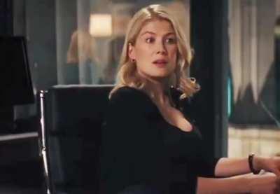 Rosamund Pike is incredible (Jack Reacher)