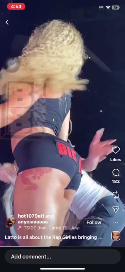 Anyciaa smacking latto booty