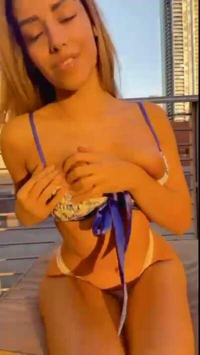 getting naughty on this public roo[f]top 💗