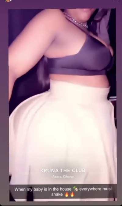 Wish she was wearing something a little more tight 😩