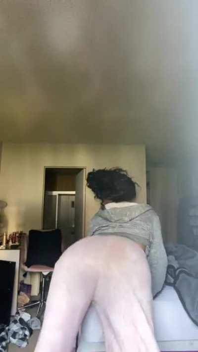 Do I got a good lil bounce to it ? 💕