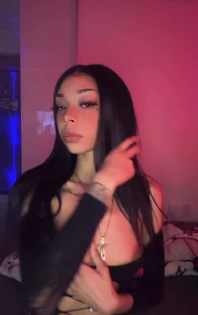 anyone wanna watch me play with my self ?