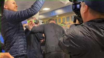 [Highlight] [Highlight] Jarred Kelenic and Mariners GM Jerry Dipoto exchange champagne showers during the Mariners' celebration