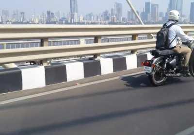 Dose police two wheeler allowed on worli sea link ?