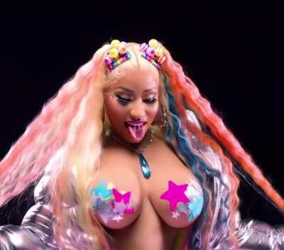 nicki minaj boob bounce