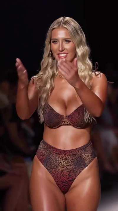 Skyler Simpson (Miami Fashion Week 2023)