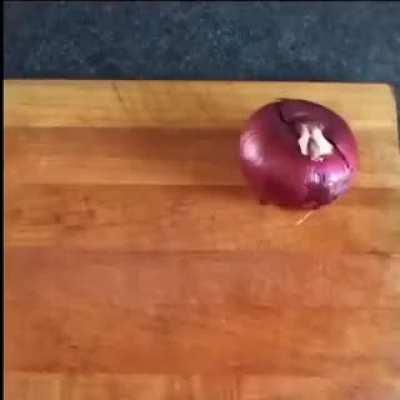 how to chop an onion