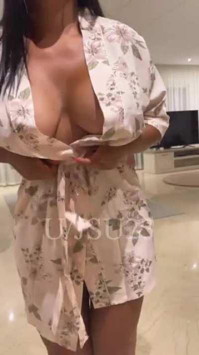 40yo mom, raise your hand if you’d fuck me