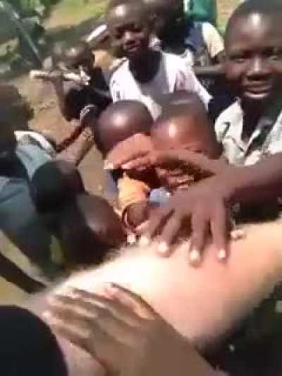 Дети впервые видят 