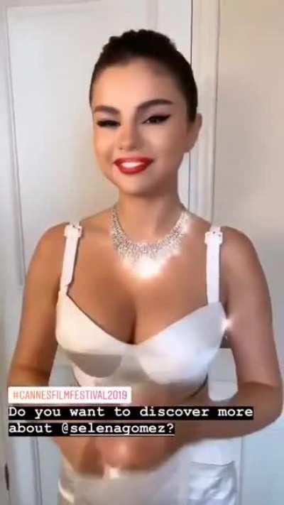 Selena Gomez looked so amazing in this outfit