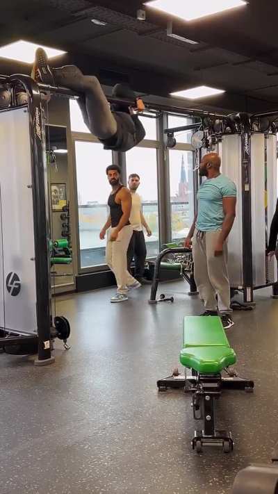 Normal everyday gym influencers! 