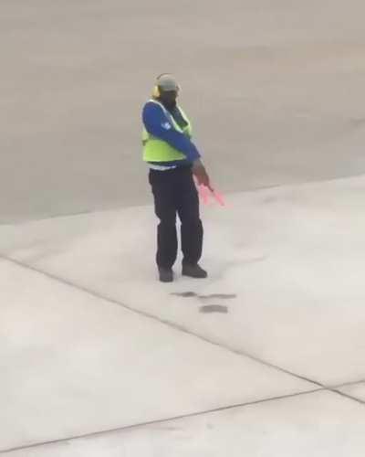 Não é engraçado mais vale posta.