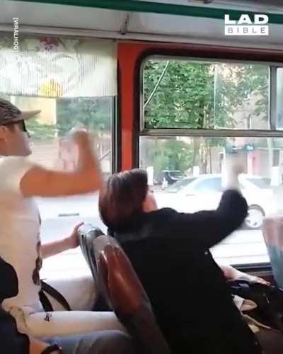 все таки могут же наши люди быть вежливыми, но в то же время упертыми