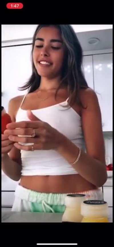 Madison 🍺 with no bra