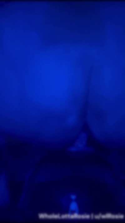 Riding my tentacle while everybody's in bed 🤫❤️