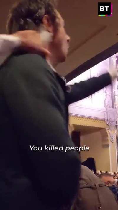 Iraq war veteran confronts George W. Bush