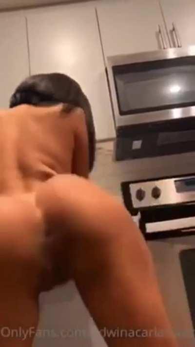 Bare Bodied Edwina 😋