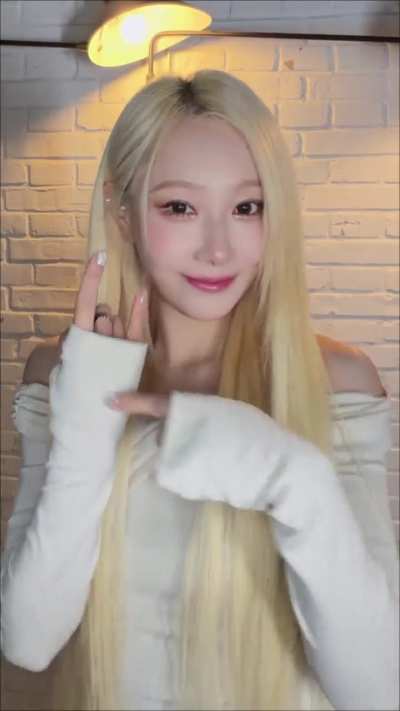 Handong - Support little Bunny's music promotions🐰! Let's get hypnotized together! (260108 Handong DY)