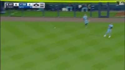 [Highlight] Chris Gittens continues the Yankees streak of clutch pinch hits with a two out, 2 RBI single to extend the Yankee lead