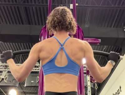 Lat pull downs