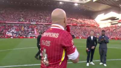 Arne Slot chanting: “JURGEN KLOPP, LALALAAA LALA LA!”