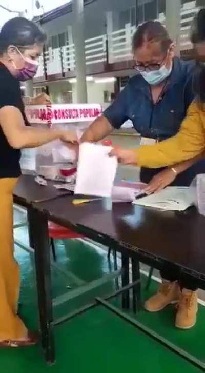 Ante el fracaso del circo de hoy no queda mas que hacer otro fraude, aunque sea para inflar los n&uacute;meros de votos.