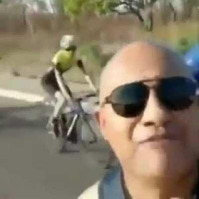 Um tapa na careca yes baby