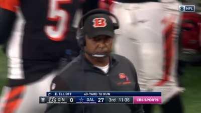 Ezekiel Elliot uses his breakaway speed for a touchdown run against the Bengals in 2016