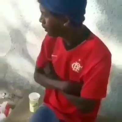 Deixa o Sorriso quieto, ele não quer saber de porra nenhuma não!