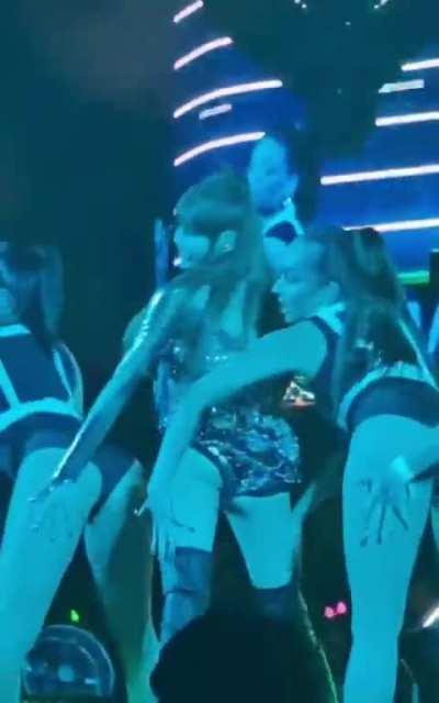 DAMNNNN! LISA'S HOLY ASS MADE ME JERK OFF IMMEDIATELY 🍑